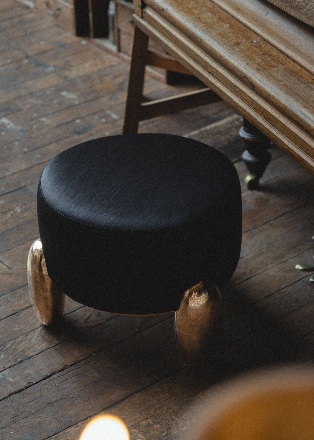 Hundō Lost Wax Bronze Petite Pouf