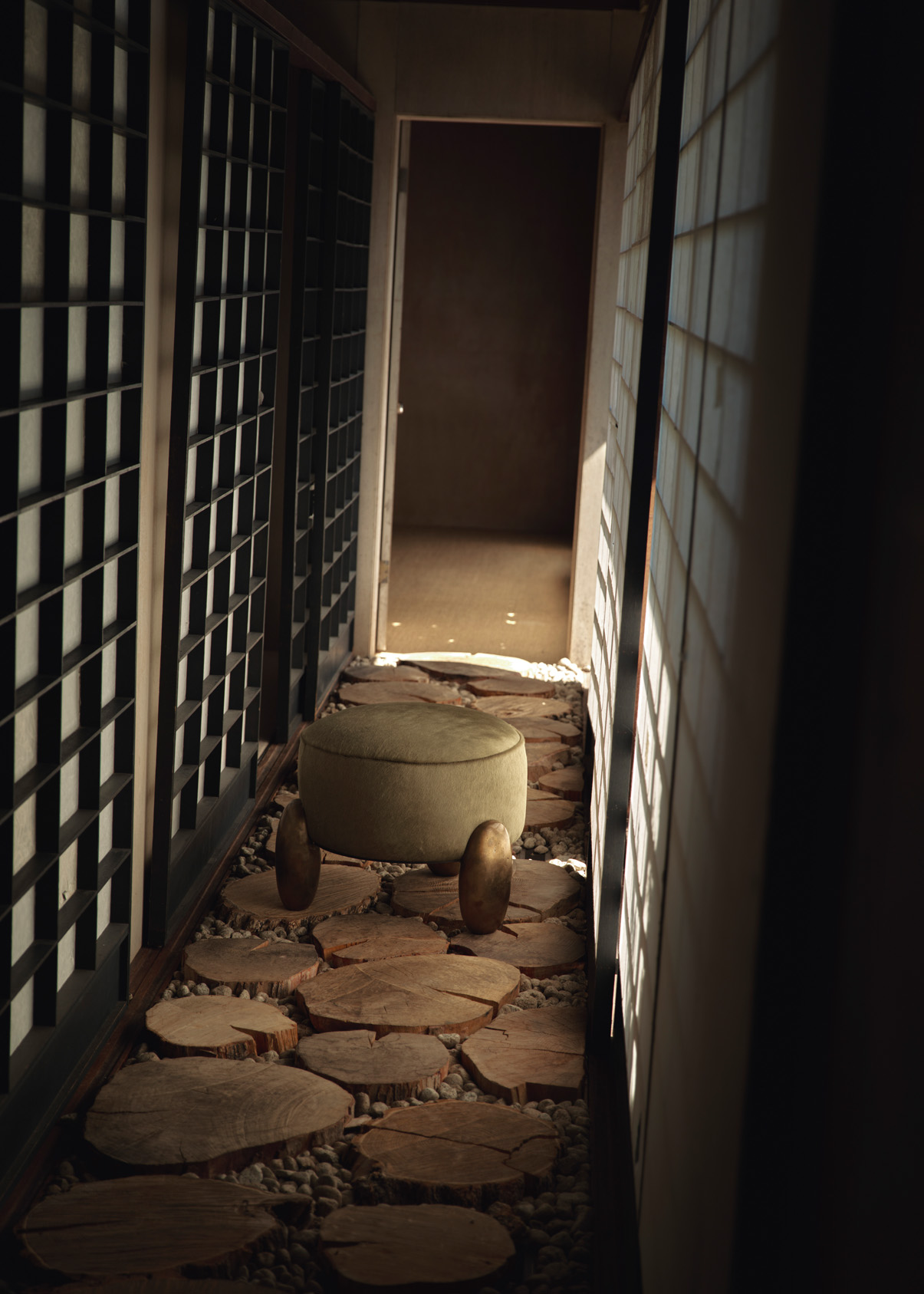 Hundō Lost Wax Bronze Petite Pouf