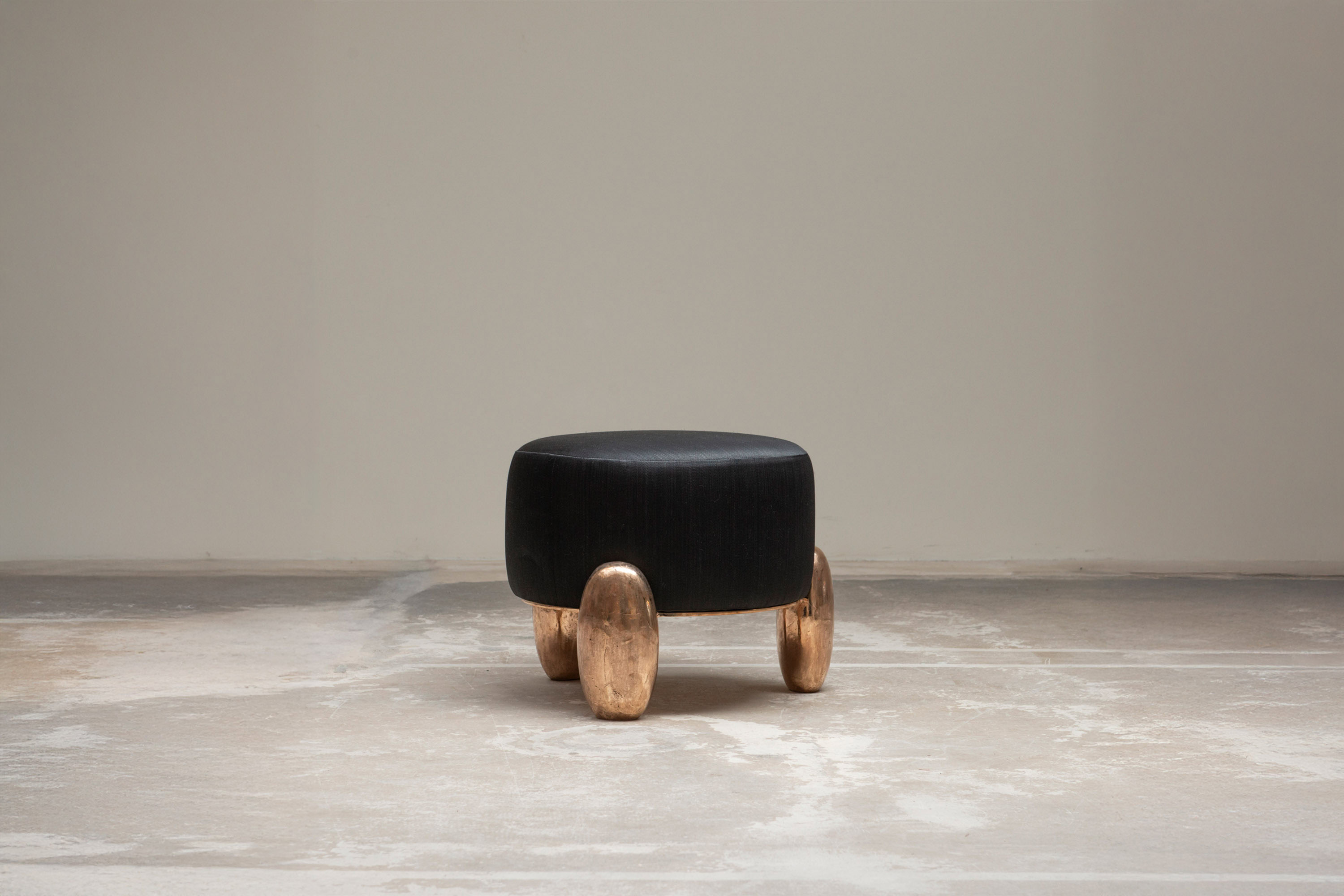 Hundō Lost Wax Bronze Petite Pouf
