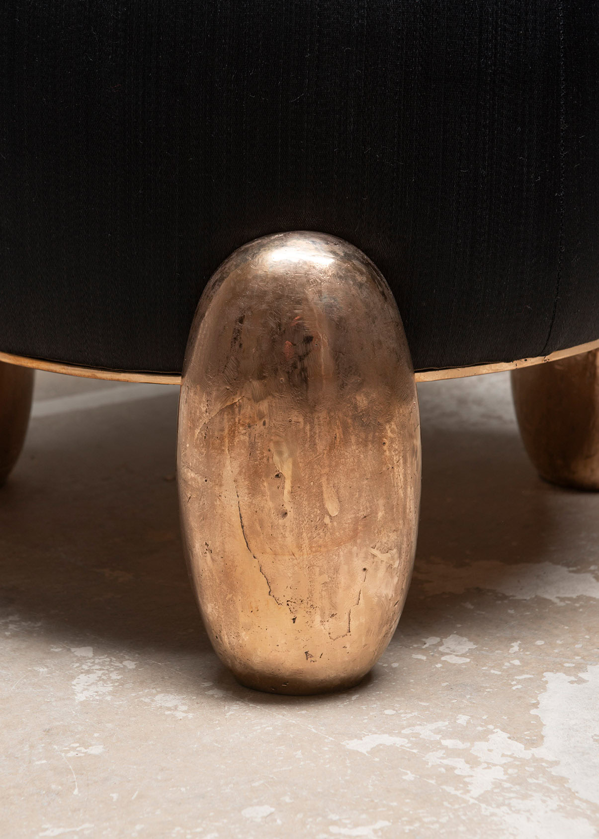 Hundō Lost Wax Bronze Petite Pouf